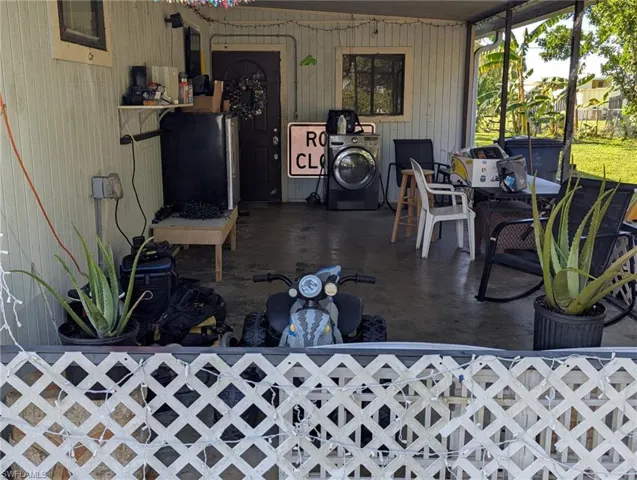 View of patio / terrace with washer / dryer