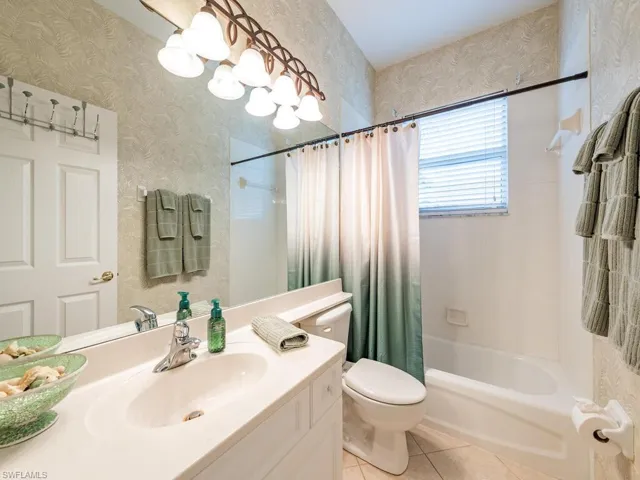 8300  Laurel Lakes  BLVD, Naples, FL 34119