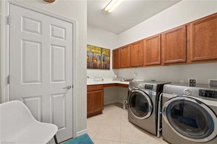 28559 Guinivere Way Bonita Springs FL 34135 - Front loading washer & dryer and utility sink