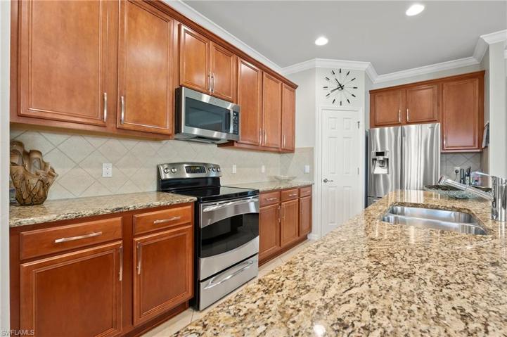 28559 Guinivere Way Bonita Springs FL 34135 - Stainless & granite kitchen with walk in pantry