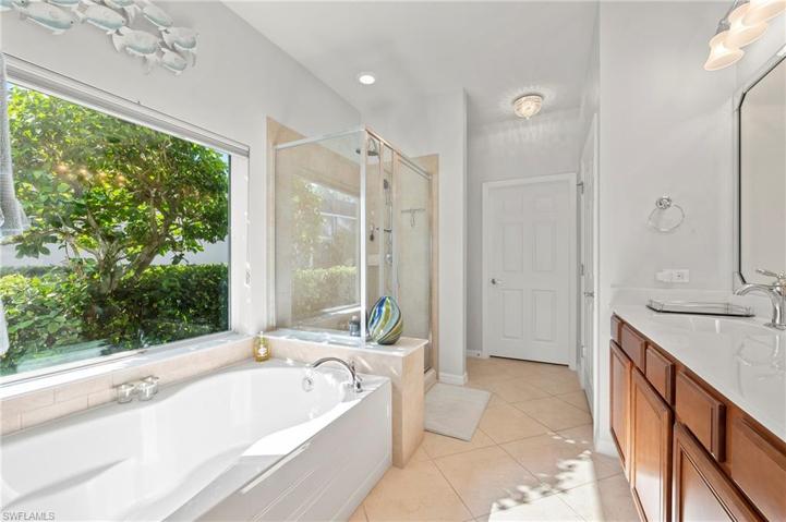 28559 Guinivere Way Bonita Springs FL 34135 - Large picture window