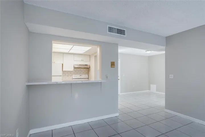 Open bar/pass through from kitchen