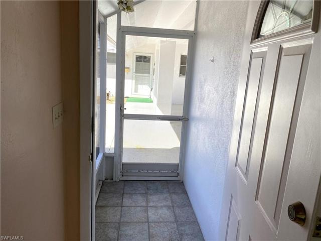 Another view of the screened in front entry.