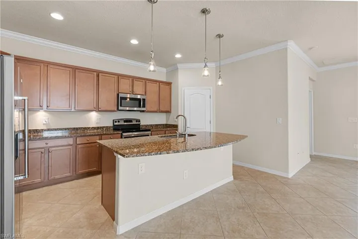 11284  Red Bluff  LN, Fort Myers, FL 33912