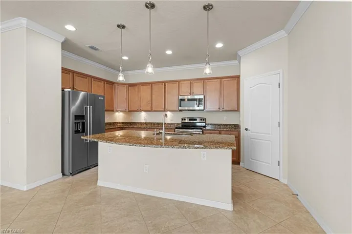 11284  Red Bluff  LN, Fort Myers, FL 33912