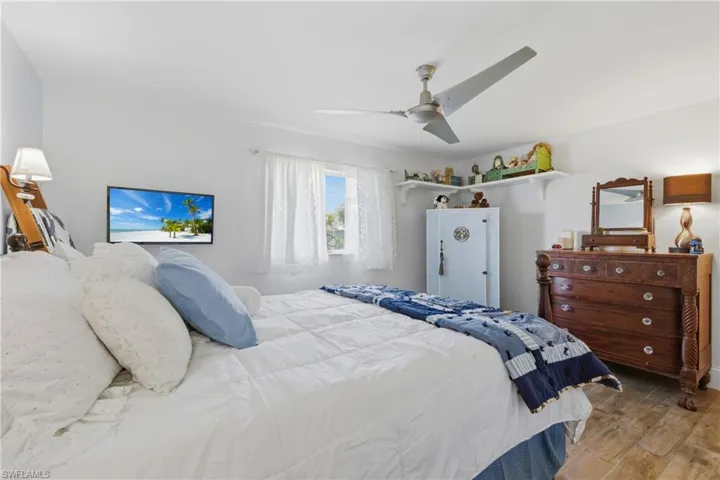 4329 Sw 1st Pl, Cape Coral, Florida 33914