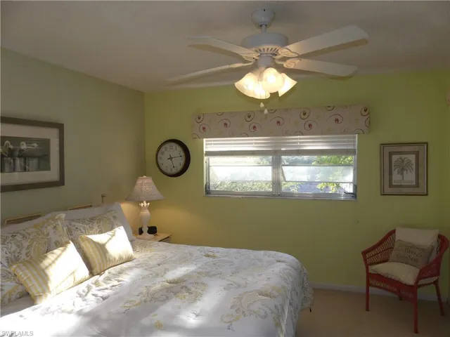 LARGE PRIMARY BEDROOM SUITE