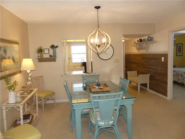 SPACIOUS DINING AREA