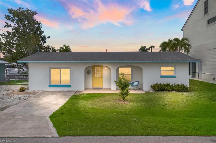 Your front-row seat to one of Southwest Florida’s most colorful waterfront communities.