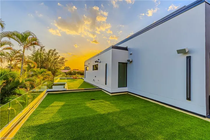 huge rooftop terrace perfect for a garden, dog run, outdoor gym, putting green! Even Plumbed for an outdoor kitchen!
