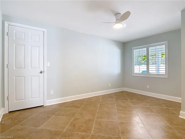 Downstairs bedroom with closet
