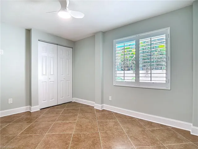 Downstairs bedroom with closet