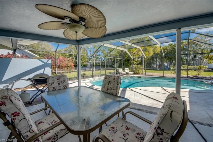 3945 SE 9th  CT, Cape Coral, FL 33904