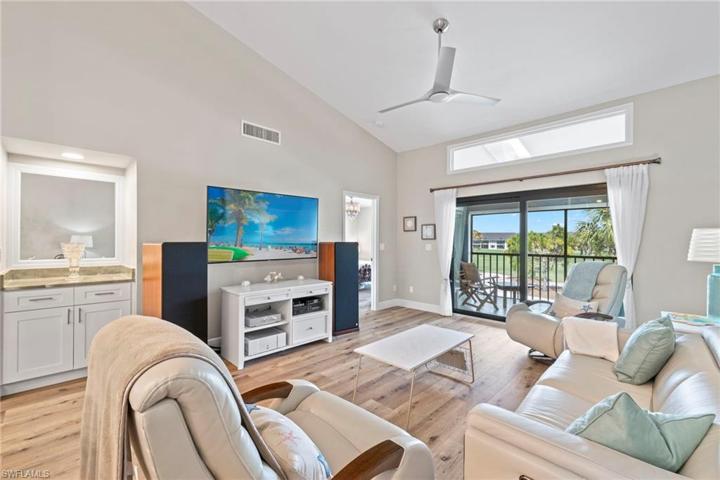 Living room with bar and storage