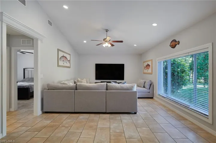 5211  Melaluca  DR, Fort Myers, FL 33905