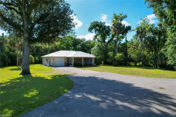 5211  Melaluca  DR, Fort Myers, FL 33905