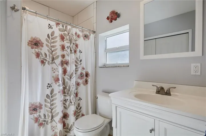 5211  Melaluca  DR, Fort Myers, FL 33905