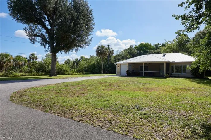 5211  Melaluca  DR, Fort Myers, FL 33905