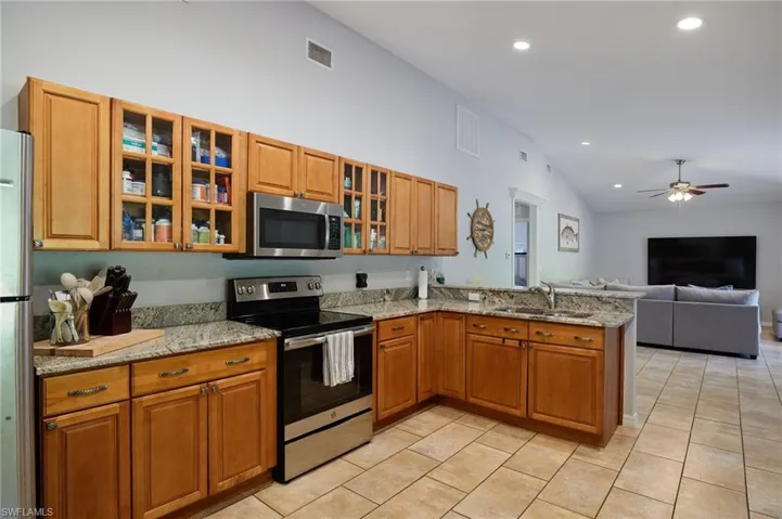 5211  Melaluca  DR, Fort Myers, FL 33905
