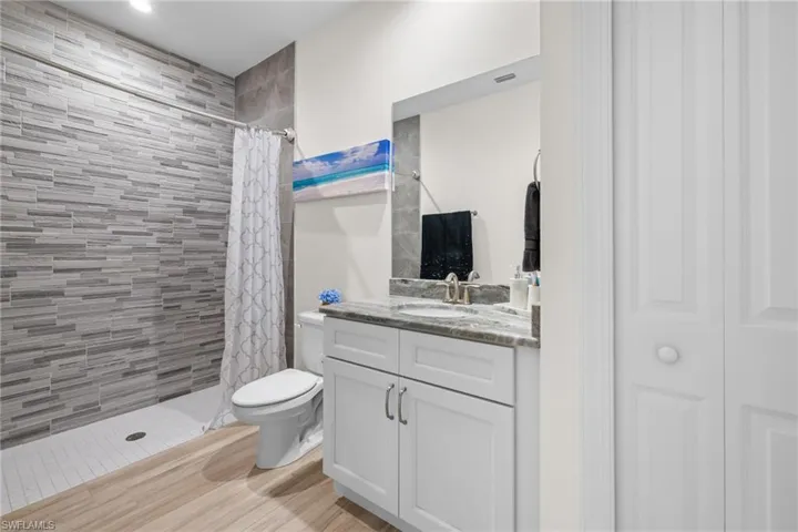 En-suite pool bath