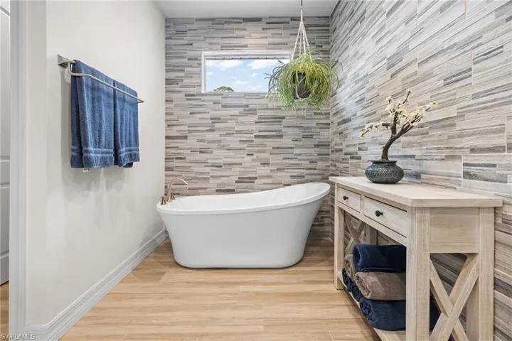 3814 Nw 44th Ter, Cape Coral, Florida 33993