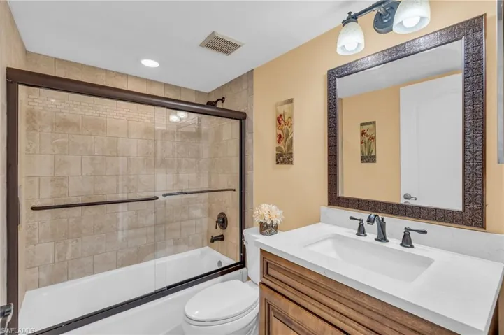 7794  Emerald  CIR, Naples, FL 34109
