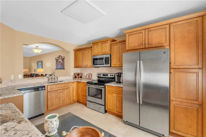 7794  Emerald  CIR, Naples, FL 34109