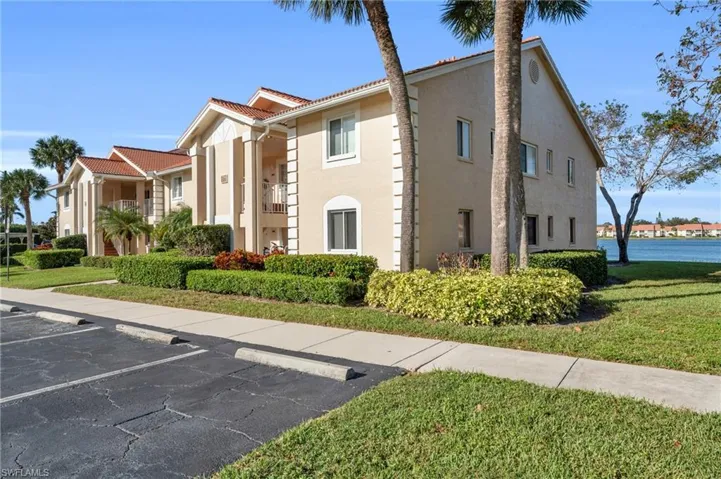 7794  Emerald  CIR, Naples, FL 34109