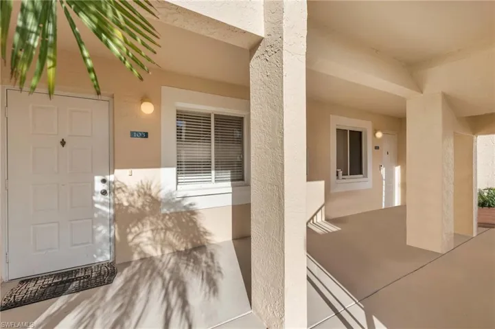 7794  Emerald  CIR, Naples, FL 34109