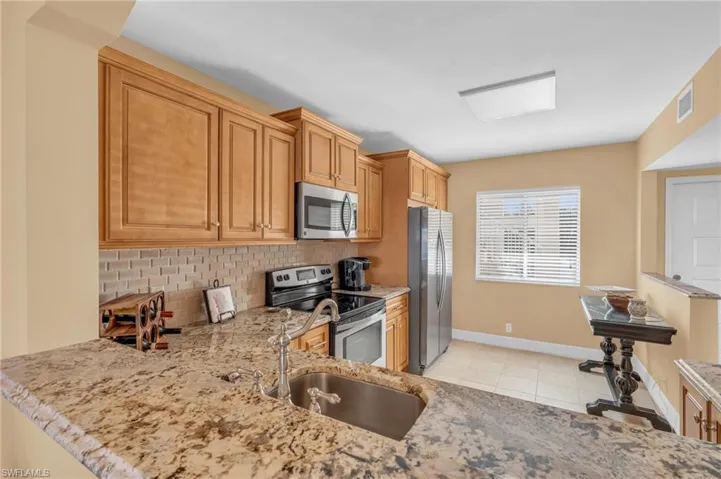 7794  Emerald  CIR, Naples, FL 34109