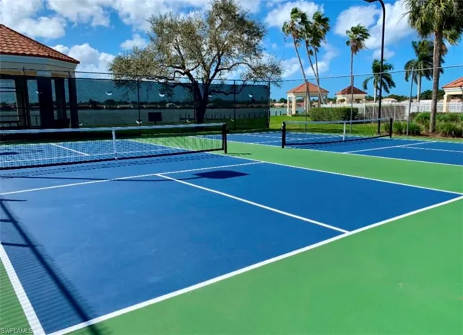 7794  Emerald  CIR, Naples, FL 34109