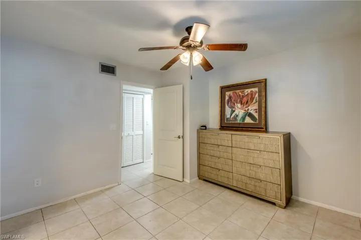 Large den with room for a closet to be a 3rd bedroom