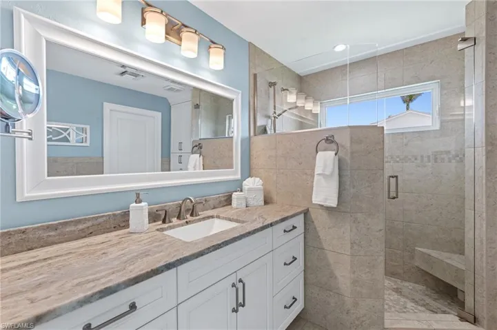 Primary En-Suite, Walk-in Shower