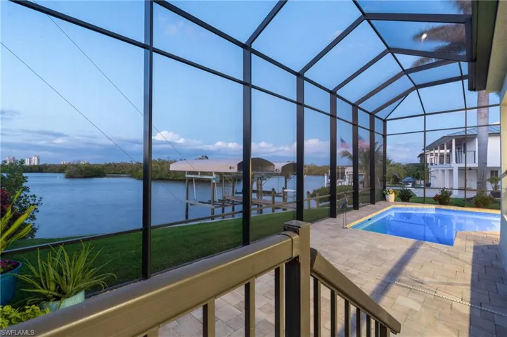 Waterfront, screened lanai