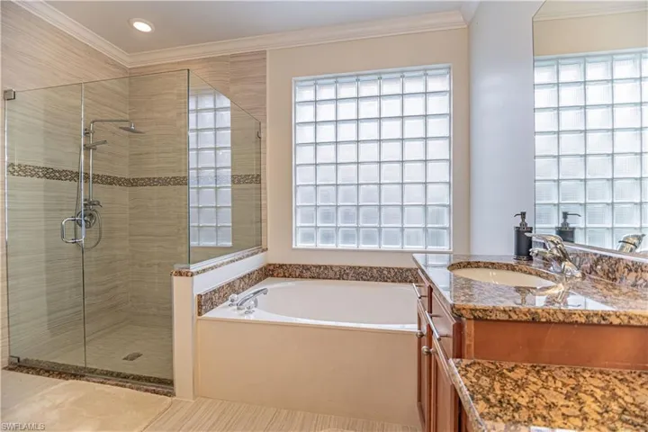 2057 Isla De Palma Cir, Naples Fl 34119