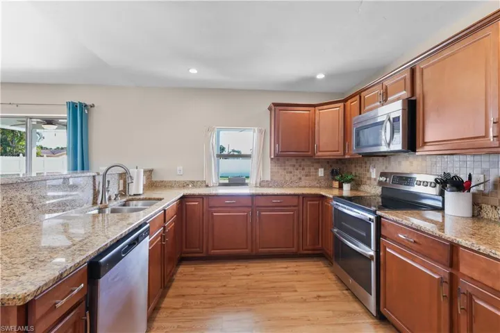 4115 SE 10th  PL, Cape Coral, FL 33904