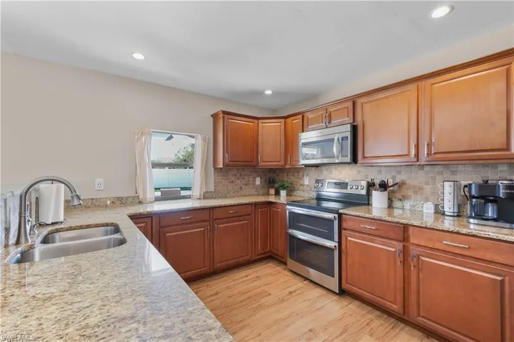 4115 SE 10th  PL, Cape Coral, FL 33904