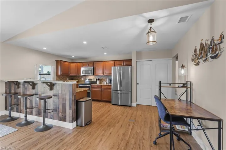 4115 SE 10th  PL, Cape Coral, FL 33904