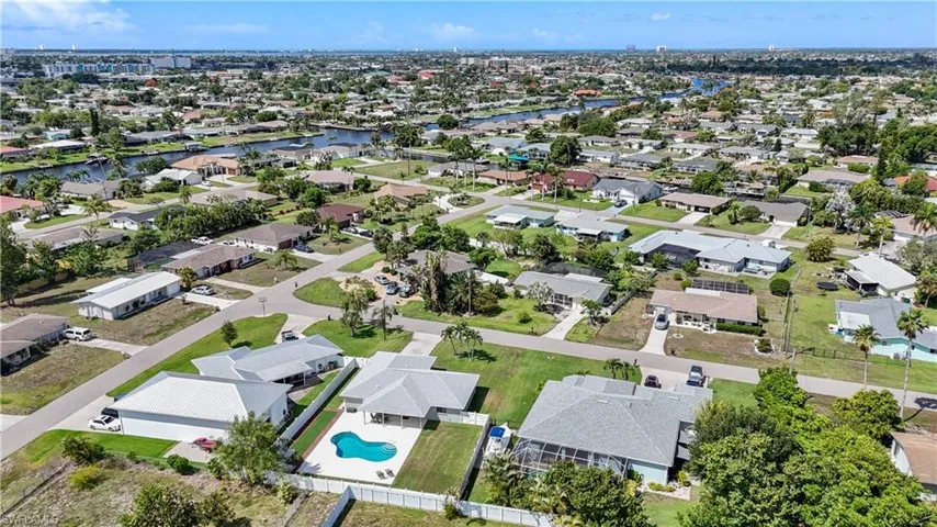 4115 SE 10th  PL, Cape Coral, FL 33904