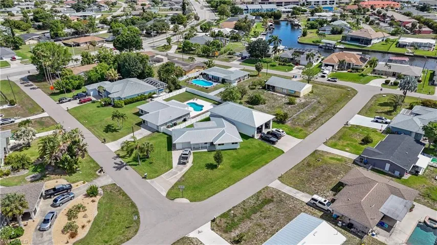 4115 SE 10th  PL, Cape Coral, FL 33904