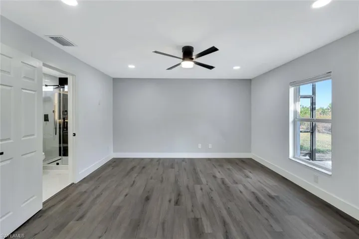 Unfurnished room with baseboards, visible vents, ceiling fan, dark wood-style flooring, and recessed lighting