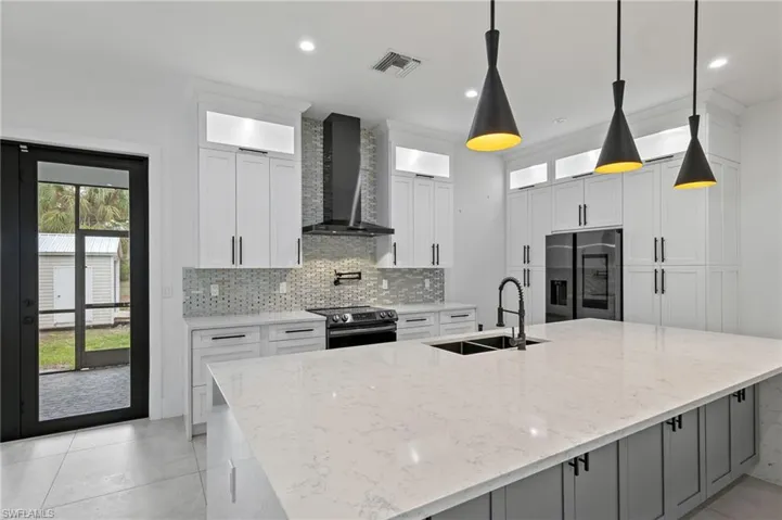 106 18th Ave Ne, Naples, Florida 34120