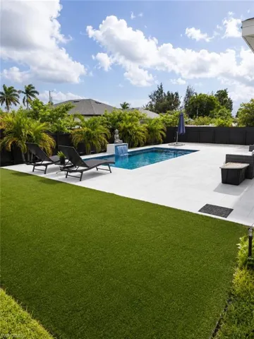 1702 Embers Pkwy W, Cape Coral, Florida 33993