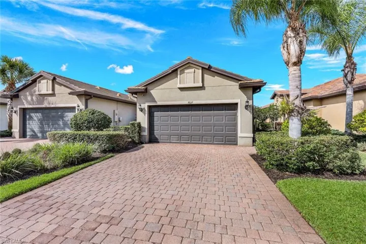 7627 Jacaranda LN, NAPLES FL 34114
