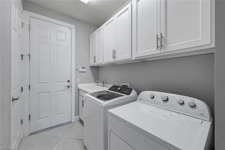 7627 Jacaranda LN, NAPLES FL 34114