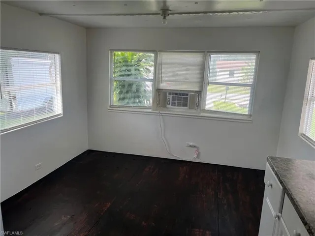 275  Ellis  ST, North Fort Myers, FL 33903