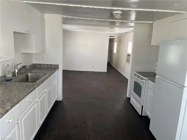 275  Ellis  ST, North Fort Myers, FL 33903