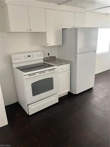 275  Ellis  ST, North Fort Myers, FL 33903