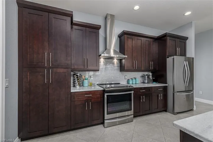 SPACIOUS KITCHEN