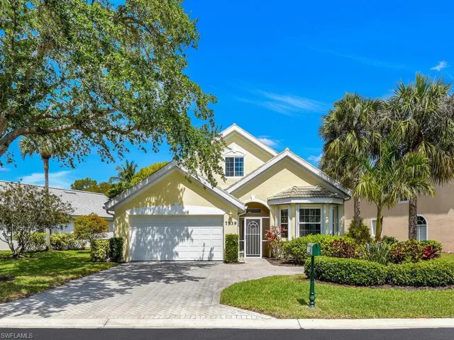 7539  Berkshire Pines  DR, Naples, FL 34104